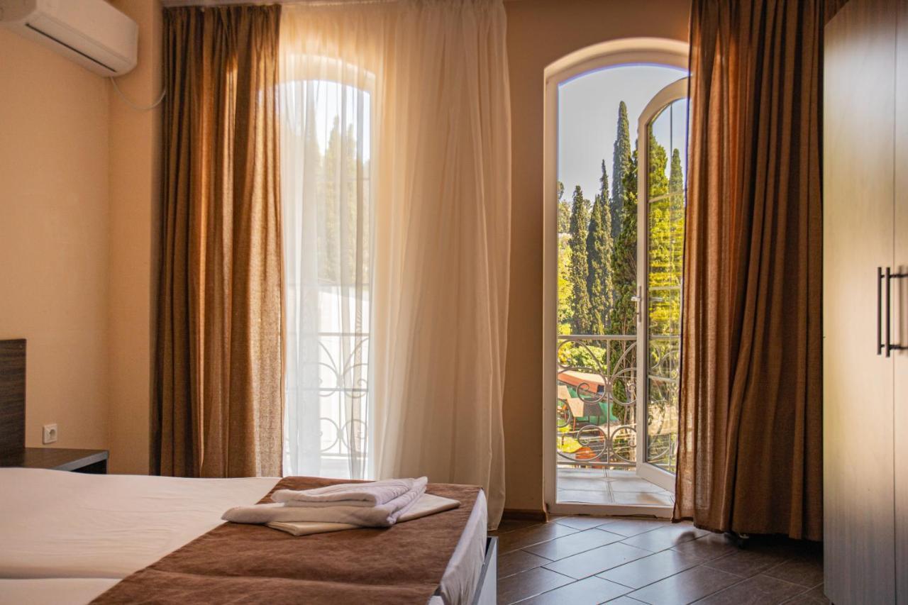 Hotel Nikopoli On Vodopadnaya 21А New Athos エクステリア 写真